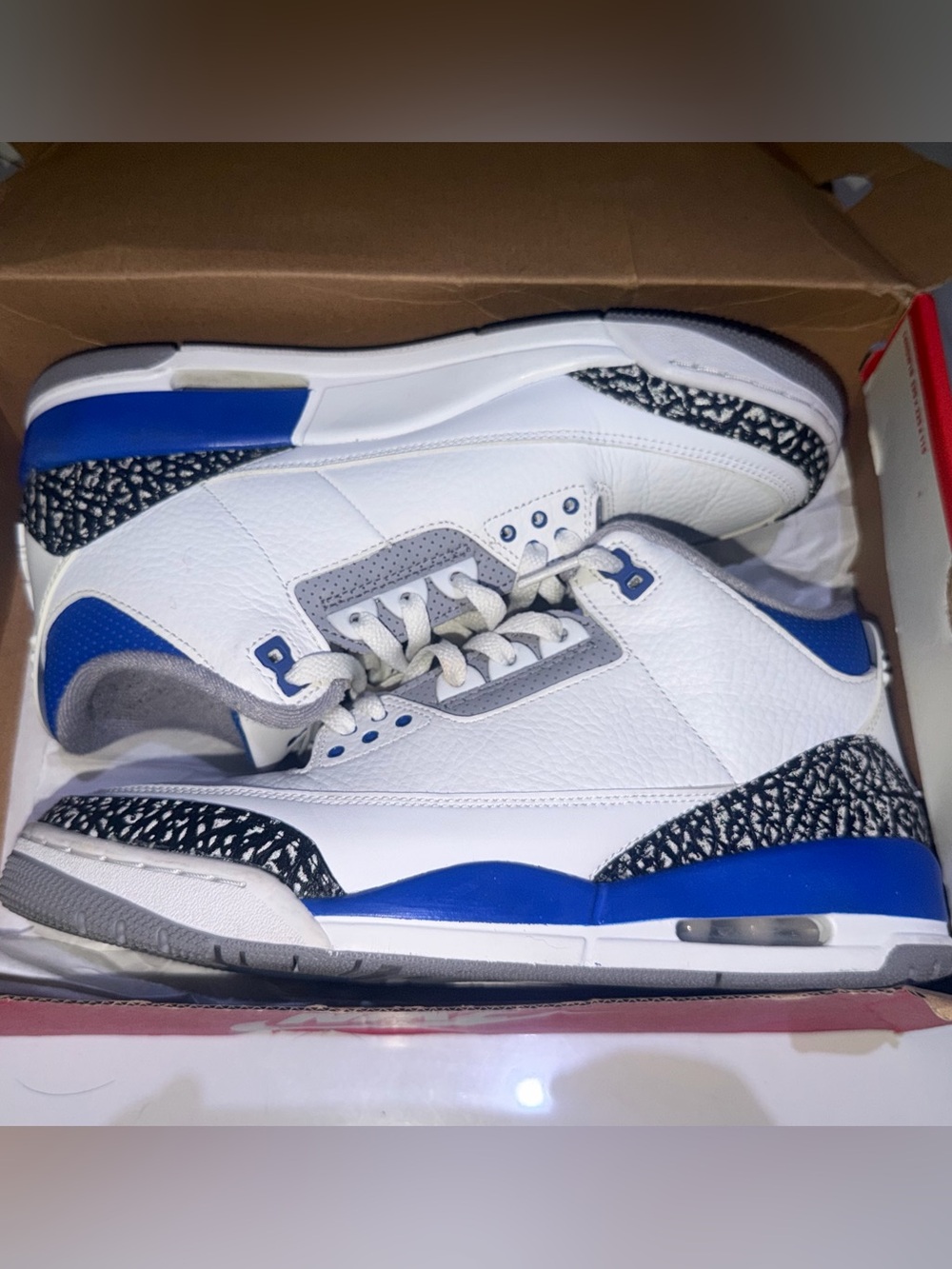 Jordan Men's White, Blue and Gray Retro Sneakers